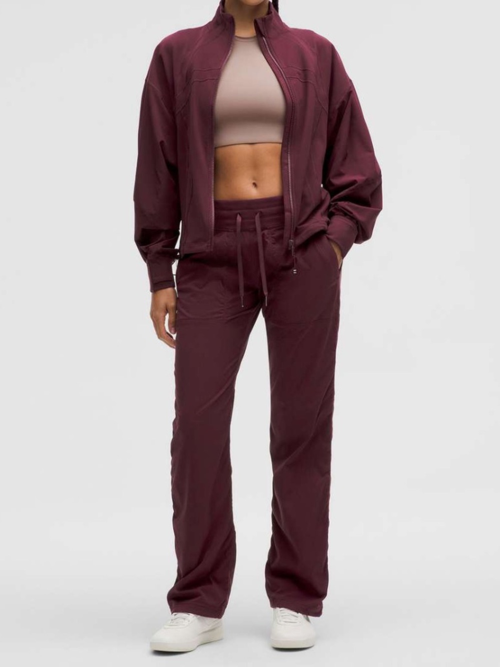 Lululemon Dance Studio Mid-Rise jogger
Pants Garnet 6